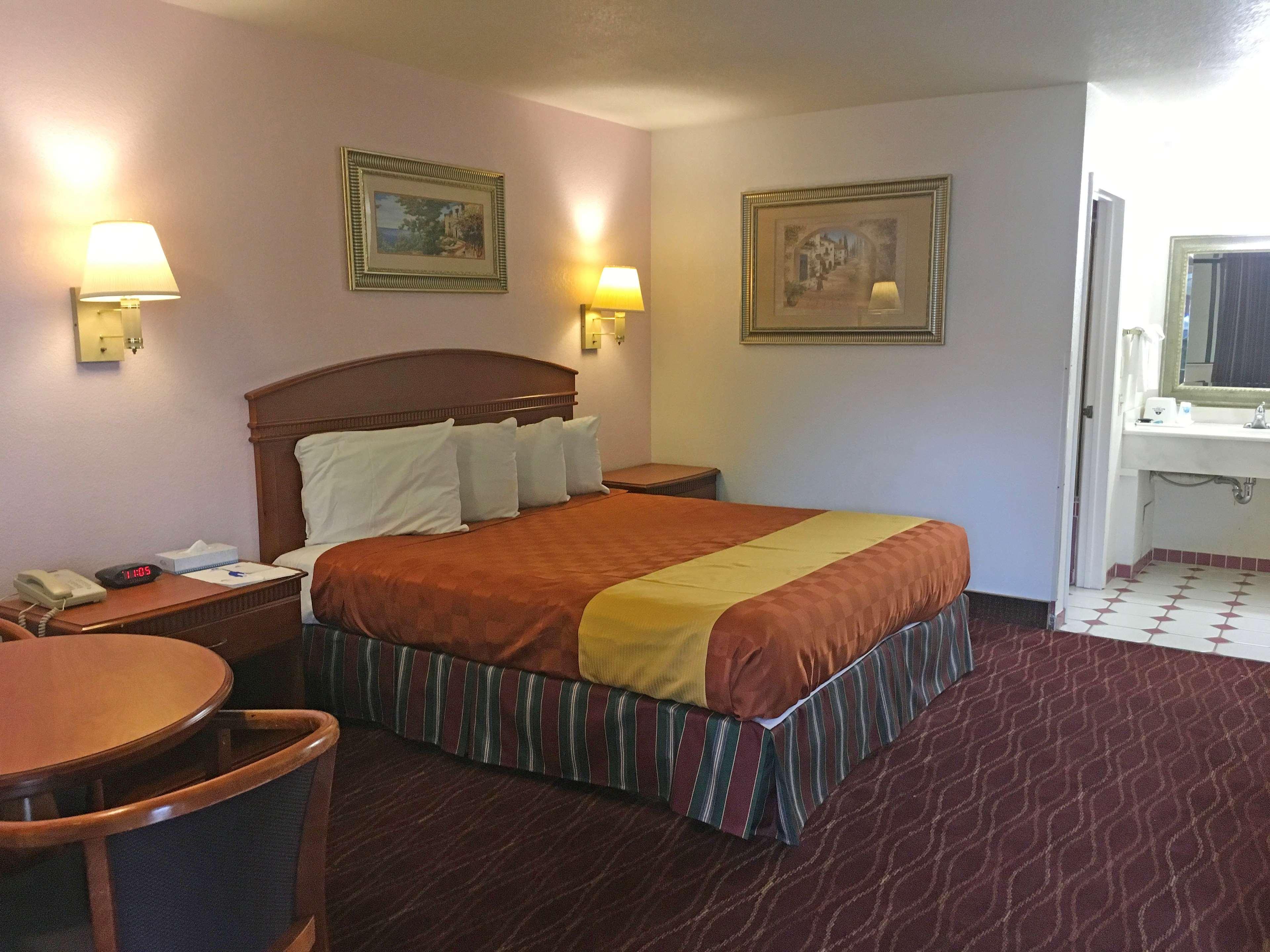 Ibis Styles Lisieux Normandie Exterior foto