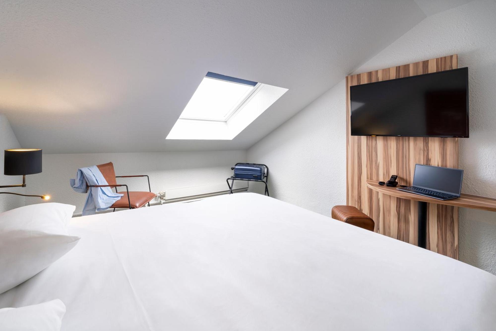 Ibis Styles Lisieux Normandie Exterior foto
