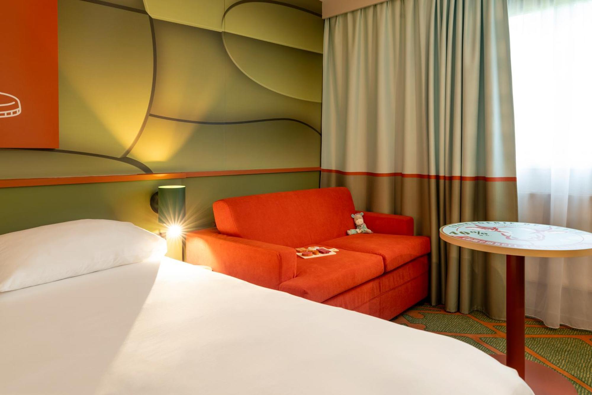 Ibis Styles Lisieux Normandie Exterior foto
