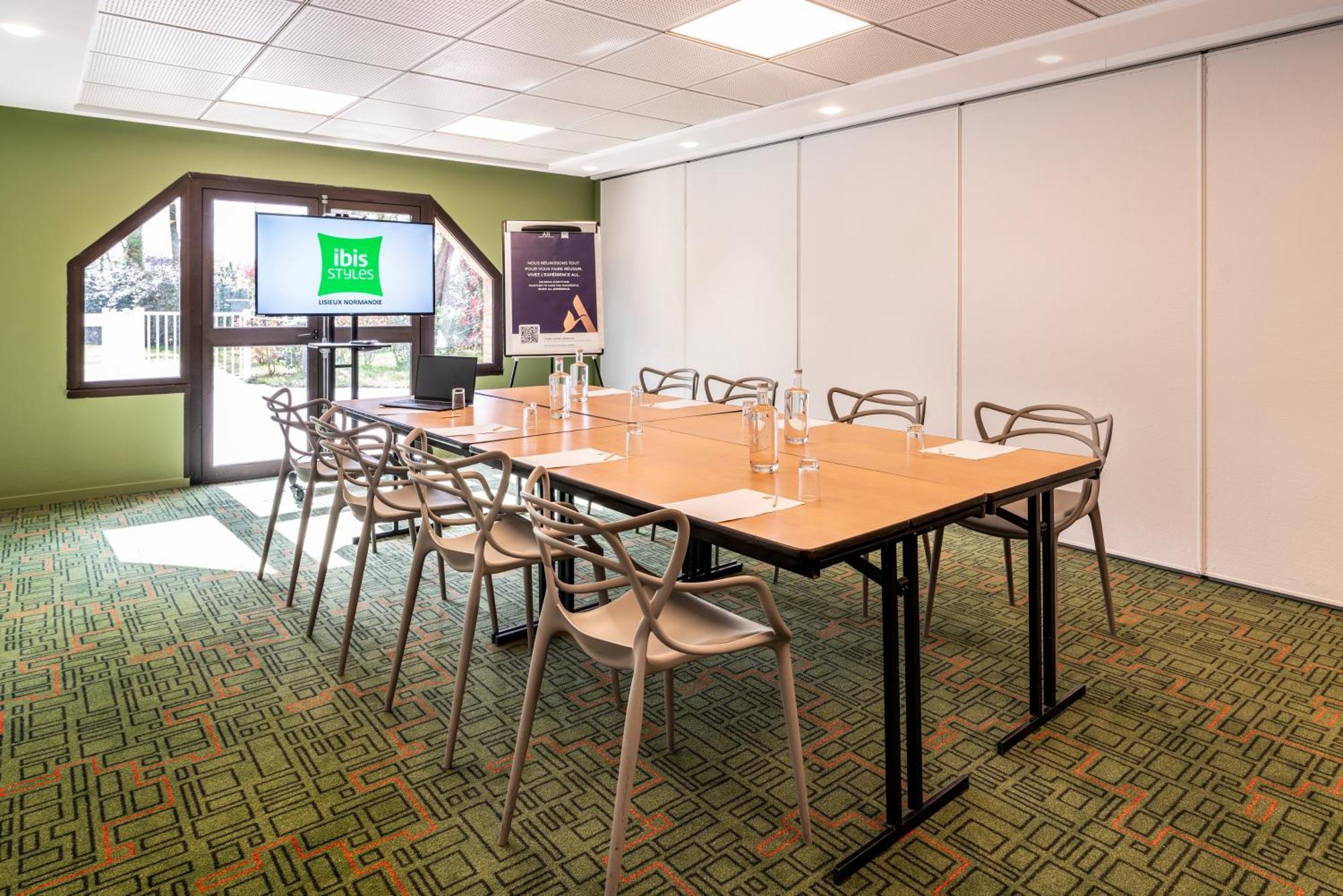 Ibis Styles Lisieux Normandie Exterior foto